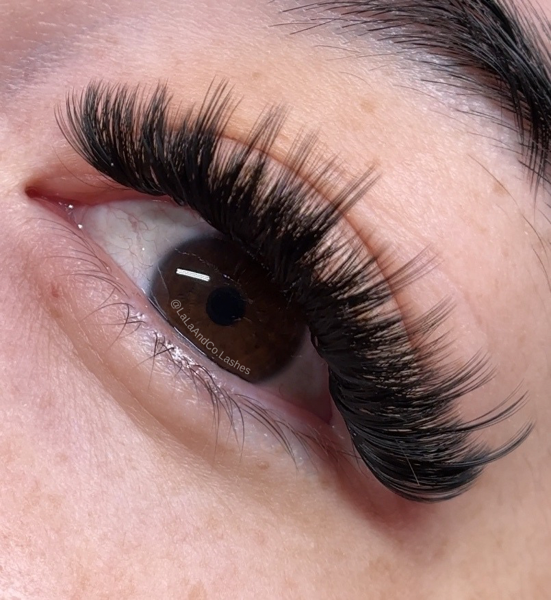 LaLa and Co Cashmere Collection soft matte lash extension tray for professionals